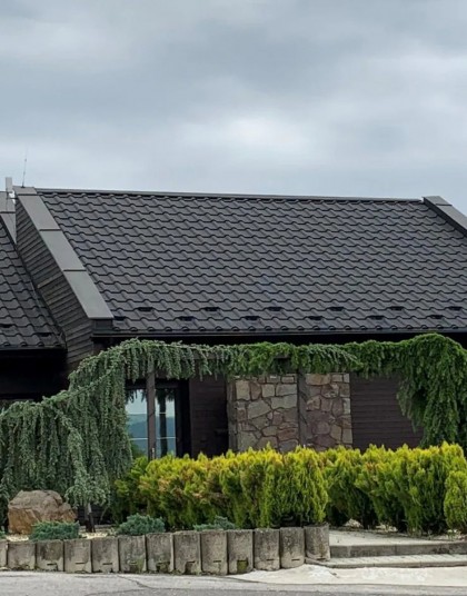 MEGA – Veľkoformátová plechová strešná krytina s vysokou vlnou