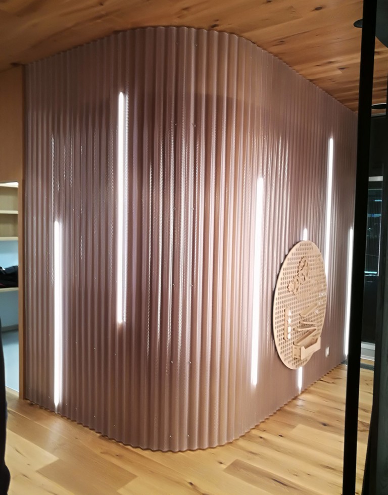 Vlnitý polykarbonát - moderné riešenie pre presvetlenie a odolnosť